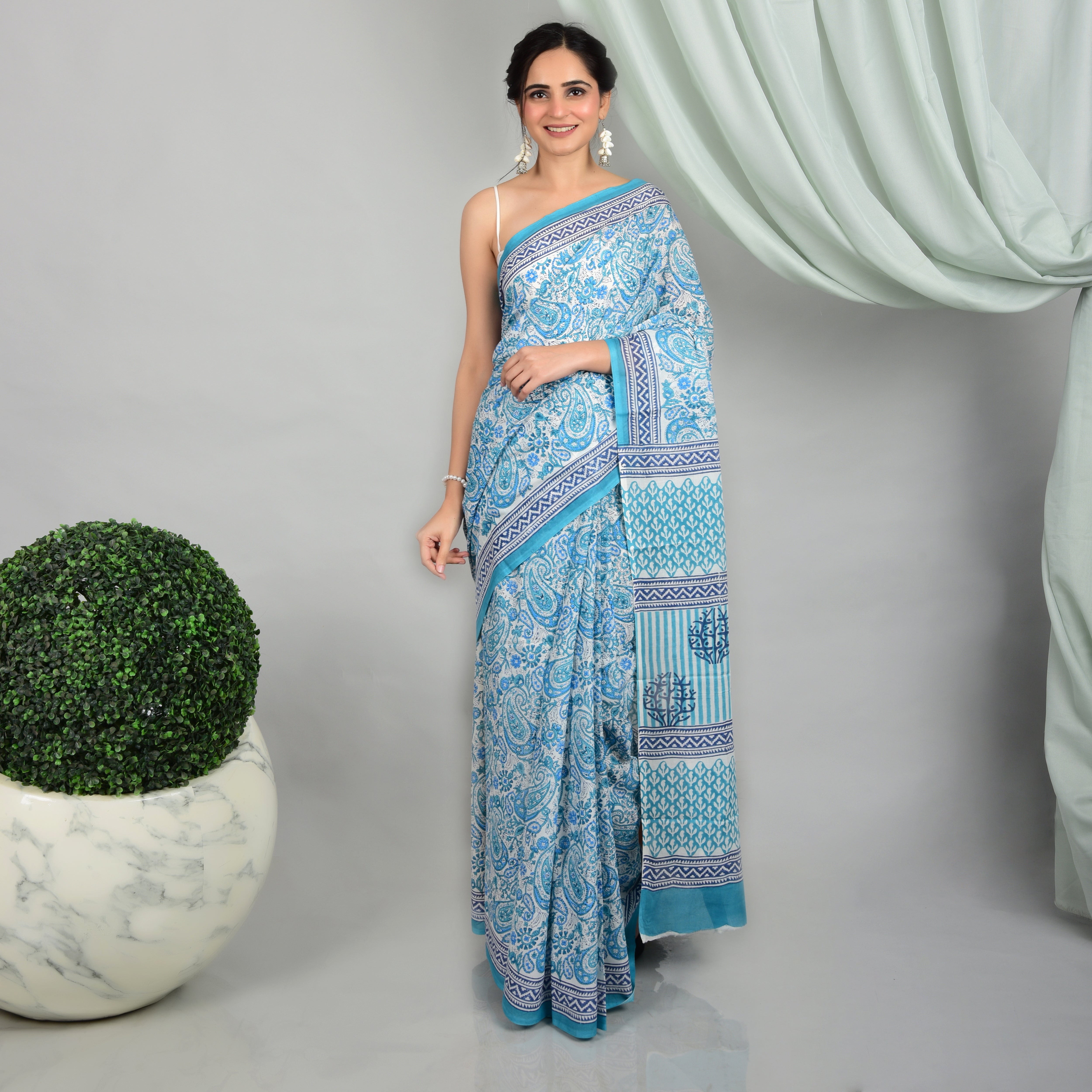 blue butti  hand block printed mul cotton printed saree - printsutra