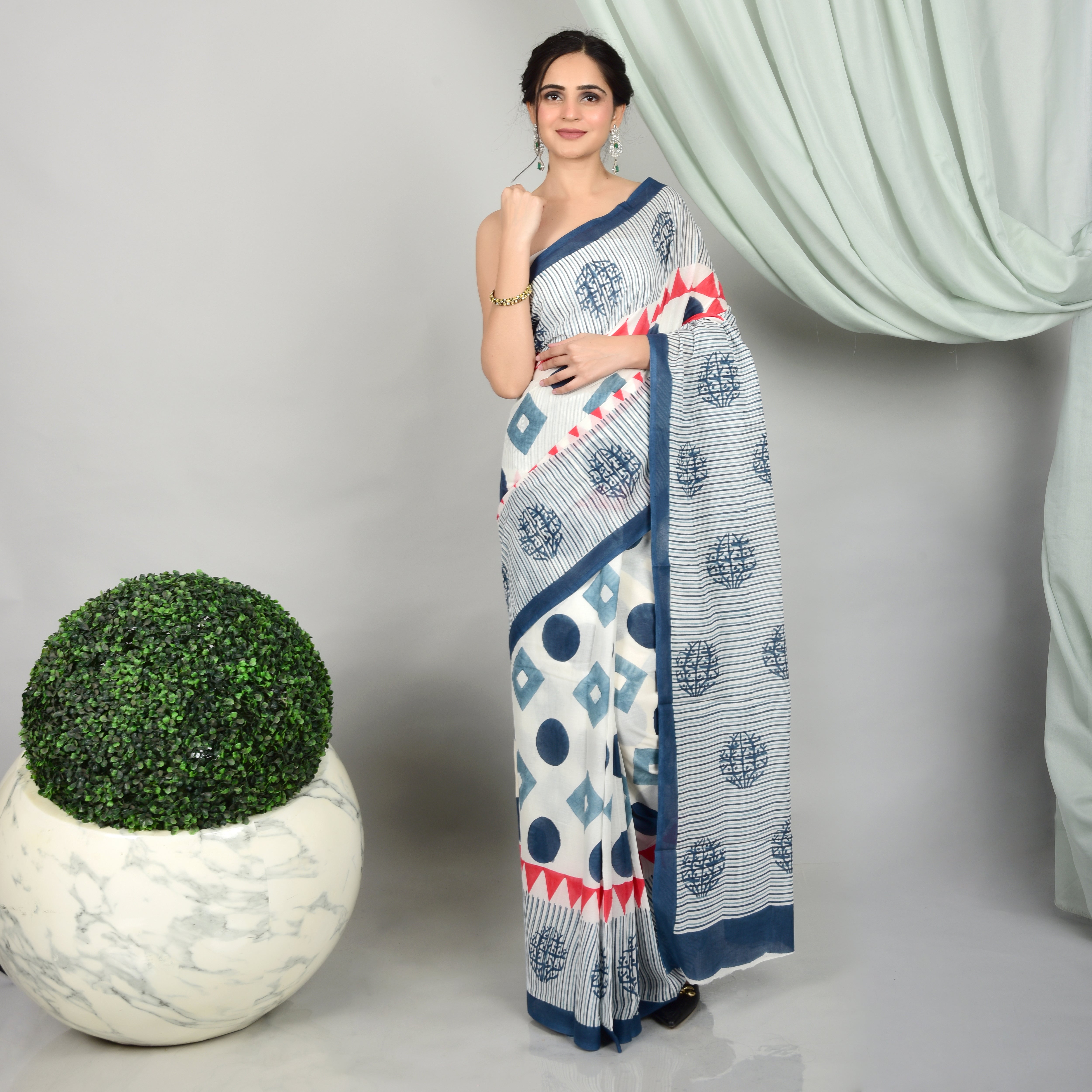 Hand Block Printed Geometric Design Saree - printsutra