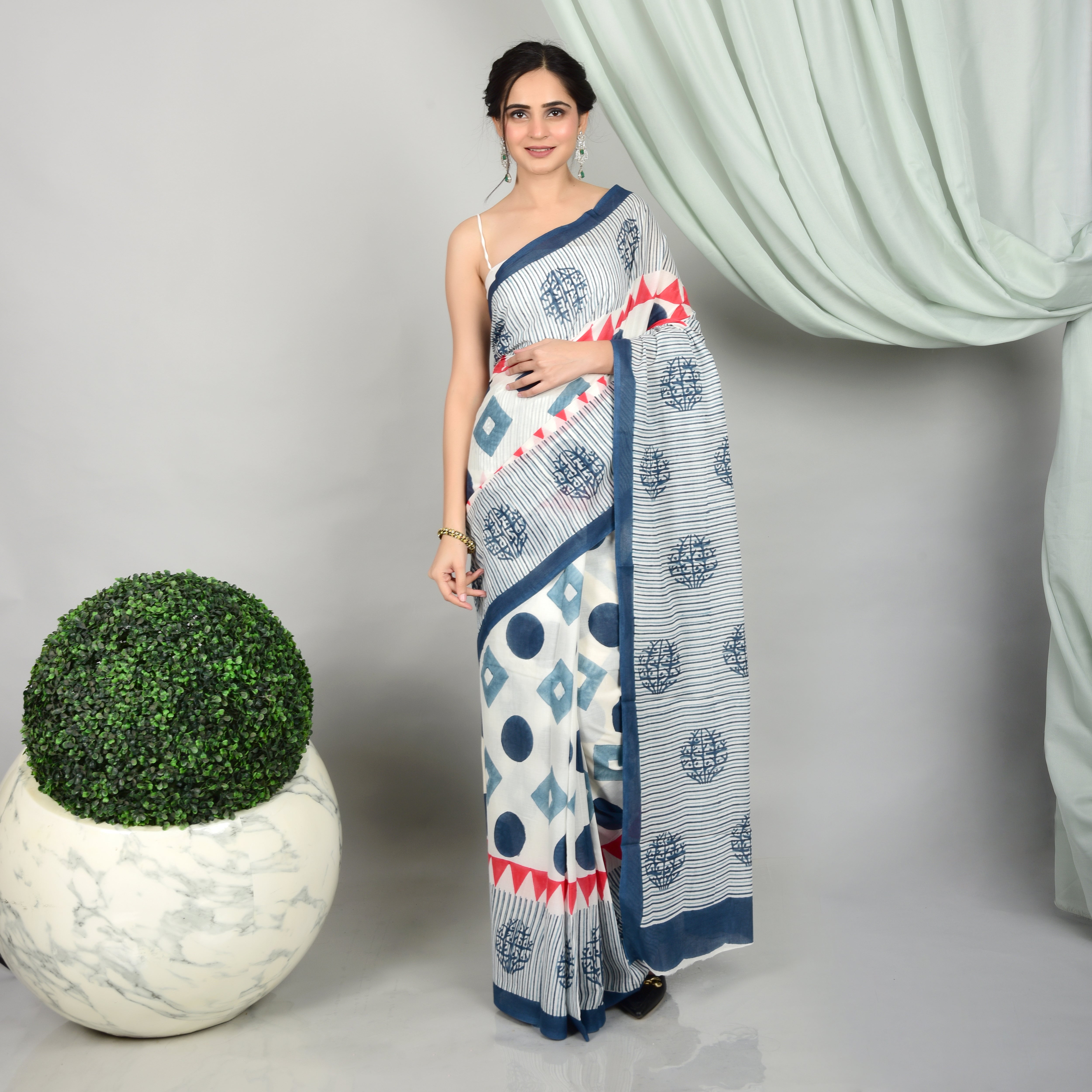 Hand Block Printed Geometric Design Saree - printsutra